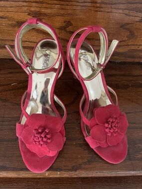 Carlos Santana pink strappy suede heels with flower 7.5 Barbiecore